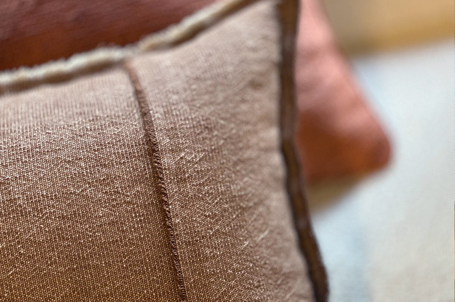 The Pure Fringe 自然素材フリンジ付きクッション リネン&コットン (Rusty) 60×40cm 中材付 - HOUSE OF JAPAN Shop