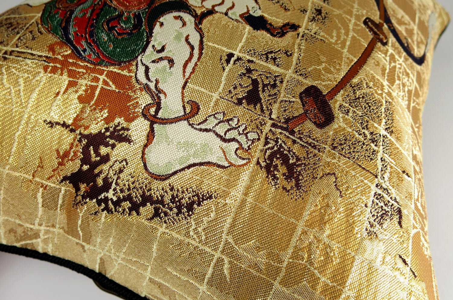 The Raijin 雷神図 西陣織 クッション 32×32cm 中材付 - HOUSE OF JAPAN Shop