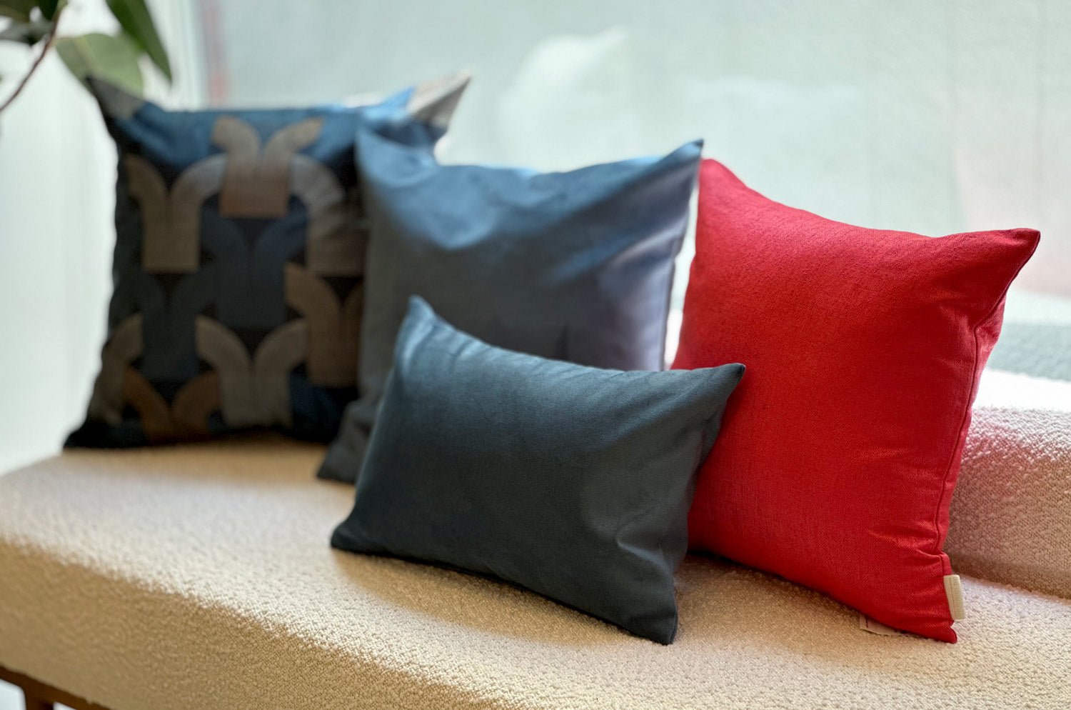 ムートン クッション LOVE 45×30cm ホワイト 白 ハンドメイド シープ