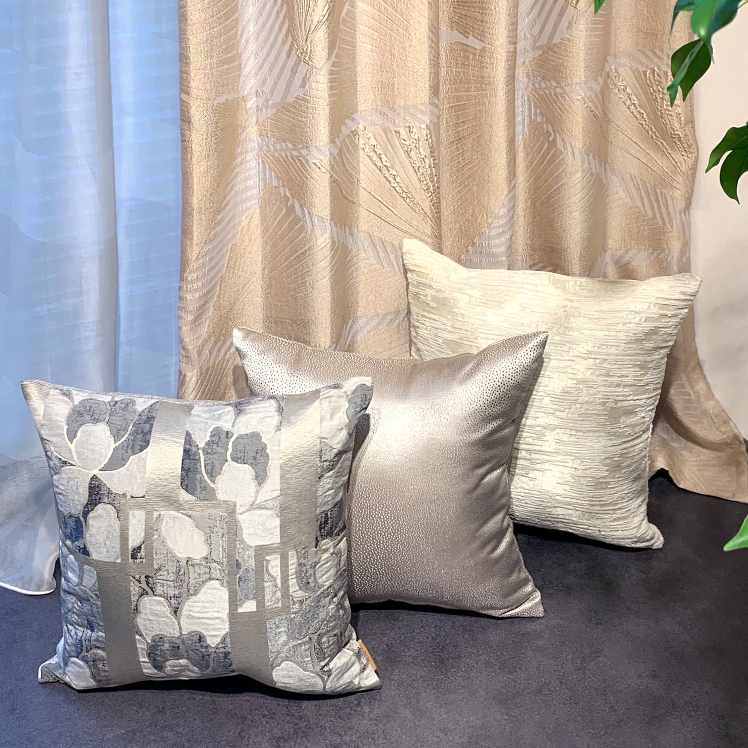 The RIVOLI - GHIACCIO アルマーニカーザ リボリ クッション(シャンパン) 45×45cm 中材付 - HOUSE OF JAPAN Shop