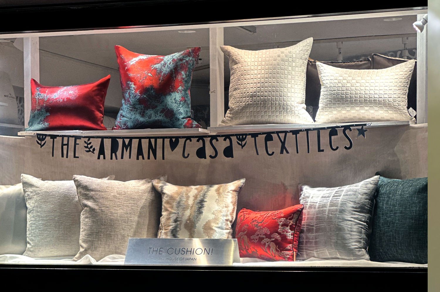 The ROUEN アルマーニカーザ ルーアン ジャカードベルベットクッションカバー(シャンパン) 45×45cm - HOUSE OF JAPAN Shop