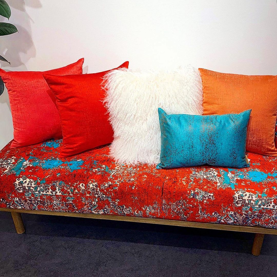 The Shade Carpet レッドベルベットクッション 50×30cm 中材付 - HOUSE OF JAPAN Shop