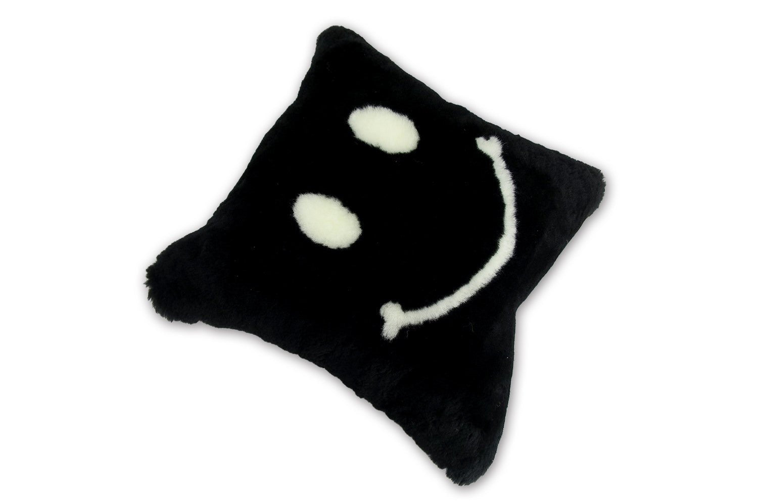 The SMILE 『ニコフェイス®』 スマイル ムートン クッション (ブラック) 35×35cm 中材付 - HOUSE OF JAPAN Shop