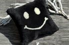 The SMILE 『ニコフェイス®』 スマイル ムートン クッション (ブラック) 35×35cm 中材付 - HOUSE OF JAPAN Shop
