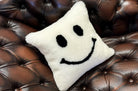 The SMILE 『ニコフェイス®』 スマイル ムートン クッション (ホワイト) 35×35cm 中材付 - HOUSE OF JAPAN Shop