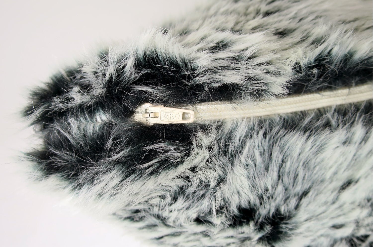 The Snow Top スノートップ エコファークッション（noir）45×30cm 中材付 - HOUSE OF JAPAN Shop