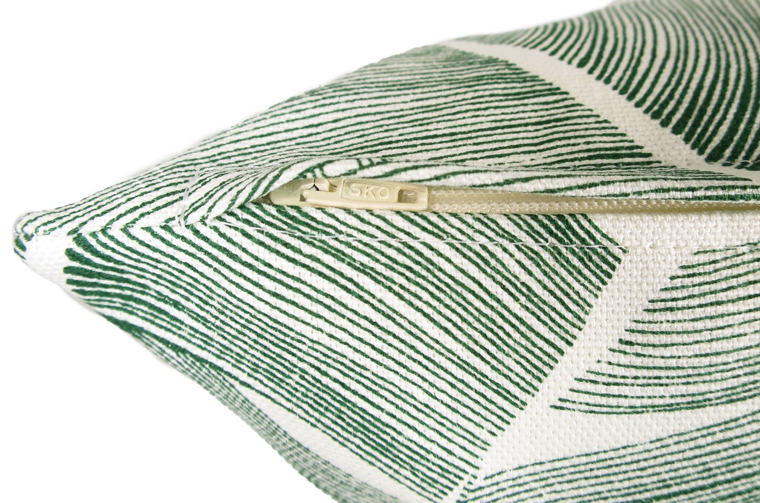 The Totem Leaf トーテムリーフ クッション 50×30cm 中材付 - HOUSE OF JAPAN Shop